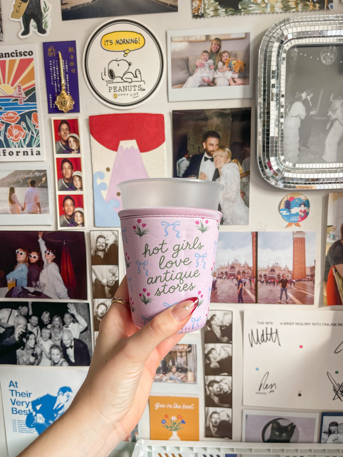 Hot Girls Love Antique Stores Drink Sleeve