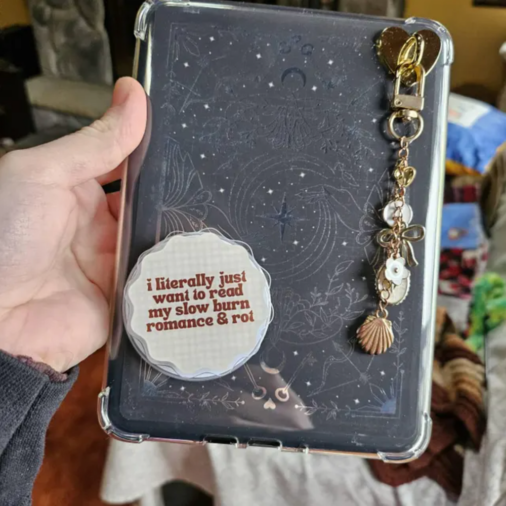 "Super cute grip and the magsafe is very strong. The shipping from the UK to US was a lot faster than I expected and the Seller was super helpful and with me every step of the way. thanks so much💗"
