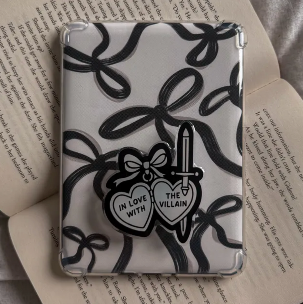 "SUCH a beautiful grip, I am absolutely obsessed!! It looks and feels amazing in the back of my kindle! Thank you so much🫶🏻"